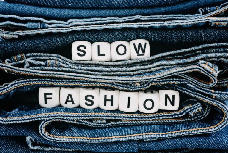 Slow fashion – filozofia i zasady odpowiedzialnej mody