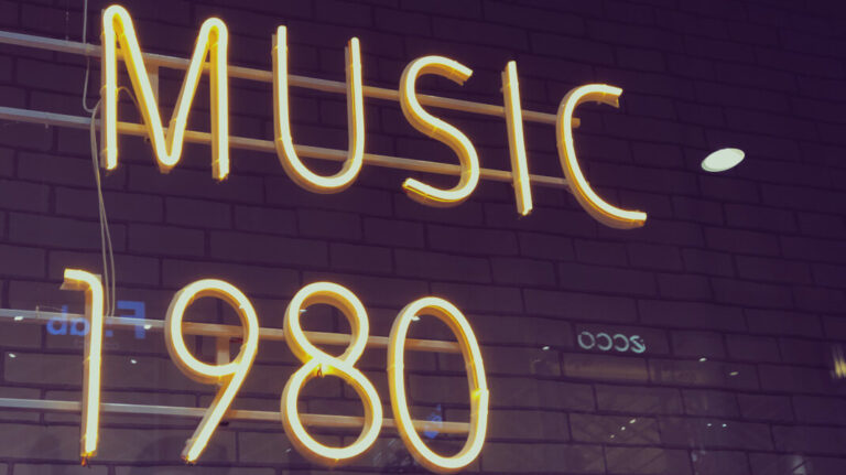 Muzyka lat 80-tych: 30 niezapomnianych przebojów