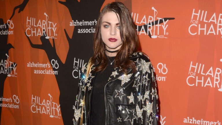 Frances Bean Cobain: Sztuka, bunt i dziedzictwo grunge’u