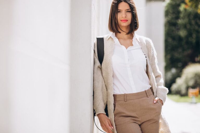 Stylizacja do biura w stylu business casual – modnie i elegancko Stylizacja do biura w stylu business casual – modnie i elegancko