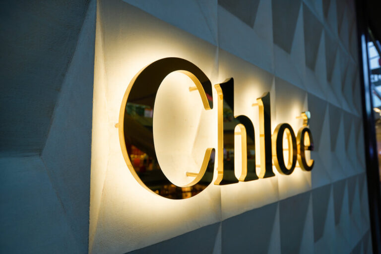Historia Chloé: Rewolucja w luksusowym prêt-à-porter Historia Chloé: Rewolucja w luksusowym prêt-à-porter