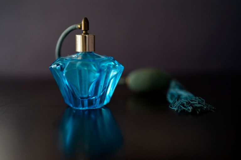 Perfumy z lat 90-tych: zapachy, które przywołują wspomnienia