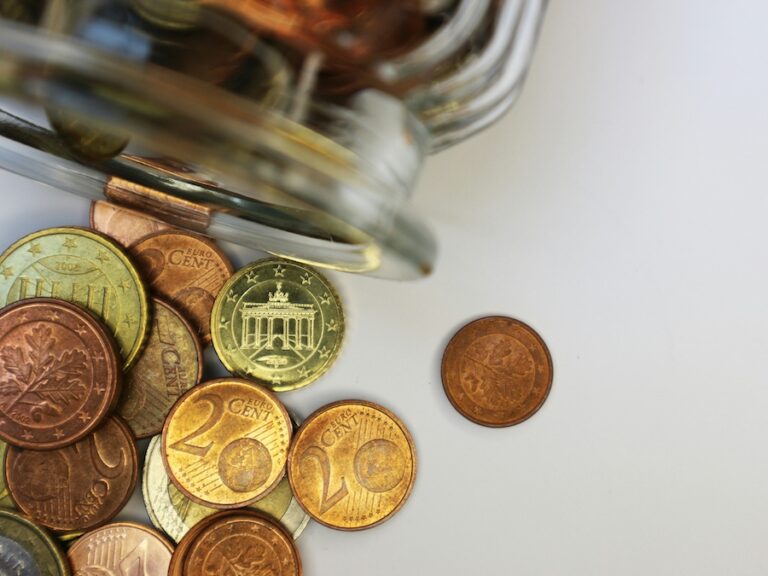 Jak dbać o meble ogrodowe aluminiowe? Praktyczne porady