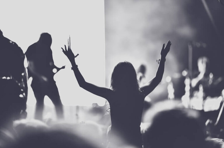 Polski rock lat 80. – 12 legendarnych zespołów i ich utwory