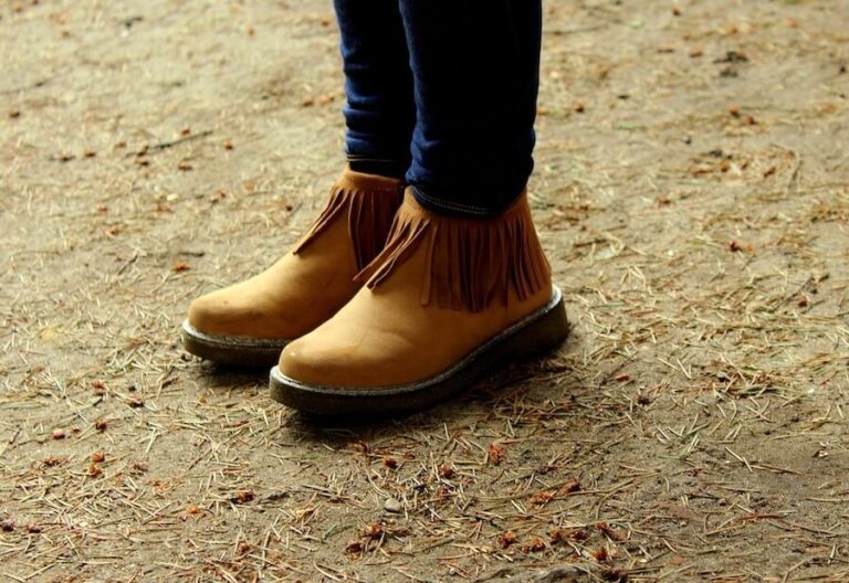 Damskie buty Birkenstock na lata – jak je wybrać i pielęgnować?